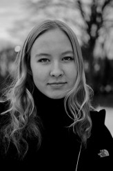 Olivia Simmons fotoğrafı