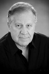 R.J. Adams fotoğrafı