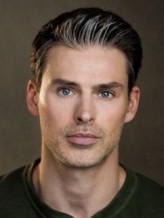 Adam Gregory fotoğrafı