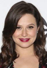Katie Lowes fotoğrafı