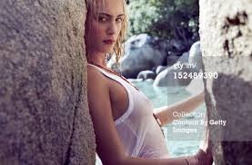 Nora Arnezeder Fotoğrafı