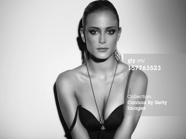 Nora Arnezeder Fotoğrafı