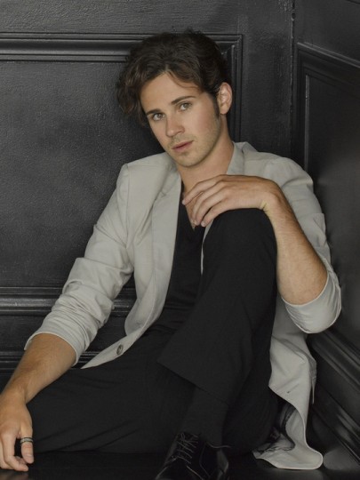 Connor Paolo fotoğrafı