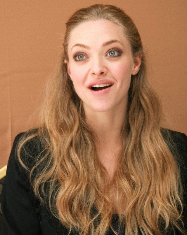 Kız ve Kurt Fotoğrafı