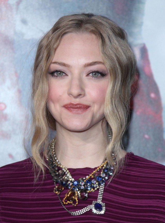 Kız ve Kurt Fotoğrafı