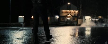 Ejderha Dövmeli Kız Fotoğrafı