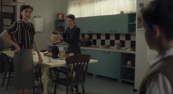 Çizgili Pijamalı Çocuk Fotoğrafı