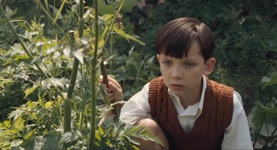 Çizgili Pijamalı Çocuk Fotoğrafı