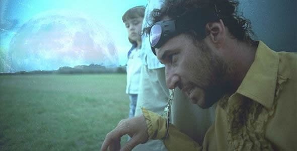 Pale Blue Moon Fotoğrafı