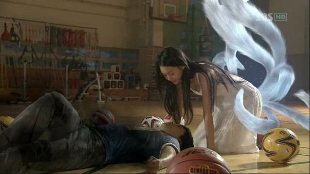 Kız Arkadaşım Dokuz Kuyruklu Bir Tilki Fotoğrafı