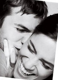 Aşk Gibi Bir Şey Fotoğrafı