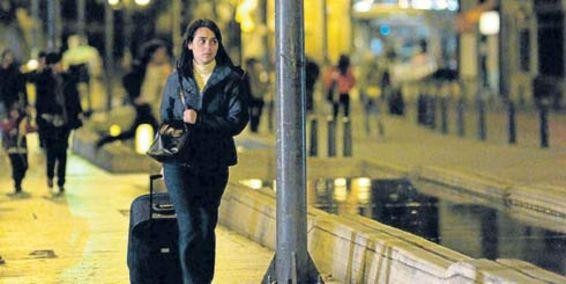 Karen Otobüste Ağlıyor Fotoğrafı