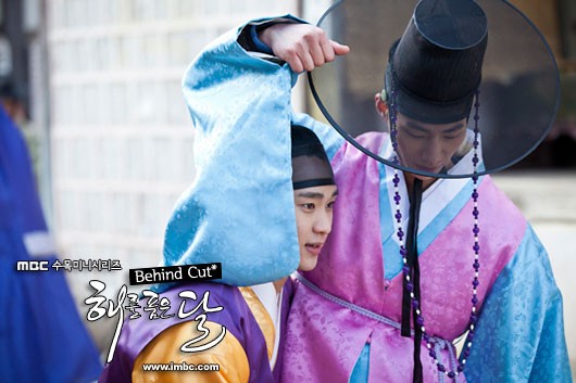 The Moon That Embraces the Sun Fotoğrafı