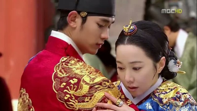 The Moon That Embraces the Sun Fotoğrafları 25