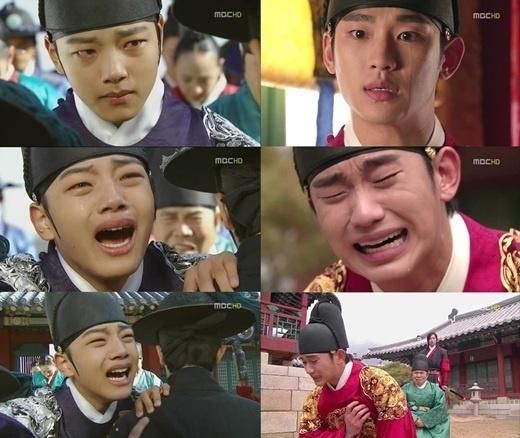 The Moon That Embraces the Sun Fotoğrafı