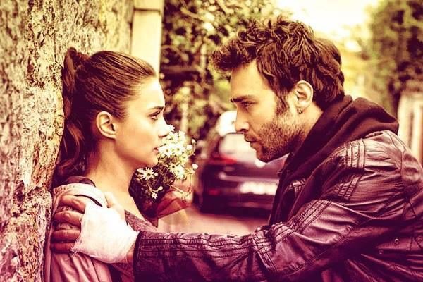 Bir Aşk Hikayesi Sezon 1 Fotoğrafı