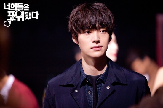 Etrafın Sarıldı Fotoğrafı