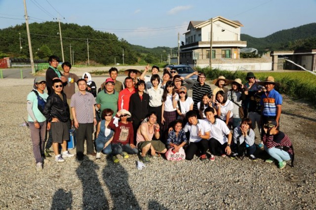 A Girl at My Door Fotoğrafı