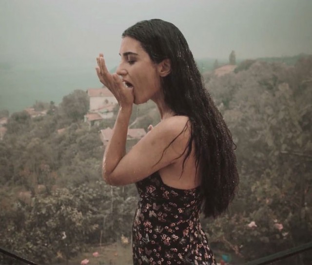 Dar Elbise Fotoğrafı