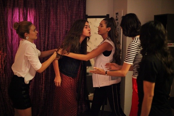 Tatlı Küçük Yalancılar Fotoğrafı