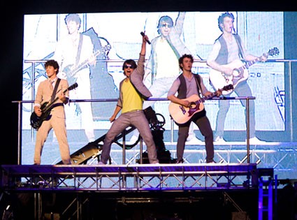 Jonas Brothers: Üç Boyutlu Konser Deneyimi Fotoğrafı