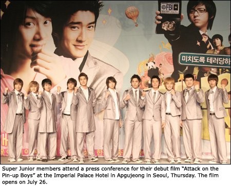 Attack On The Pin Up Boys Fotoğrafı