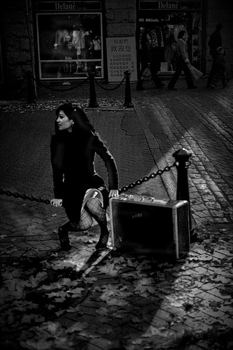 Girl With A Suitcase Fotoğrafları 3