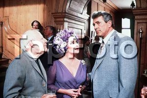 Ve Ayna Kırıldı Fotoğrafı