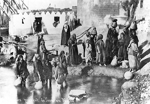 Women Fetching Water From The Nile Fotoğrafları 4